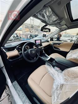 تۆیۆتا ڕاڤ 4